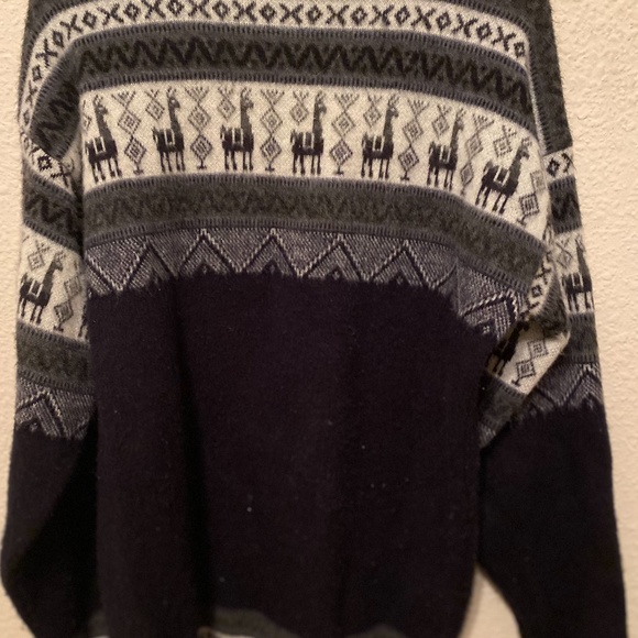 Authentic Ecuadorian Sweater-like new - Picture 2 of 6